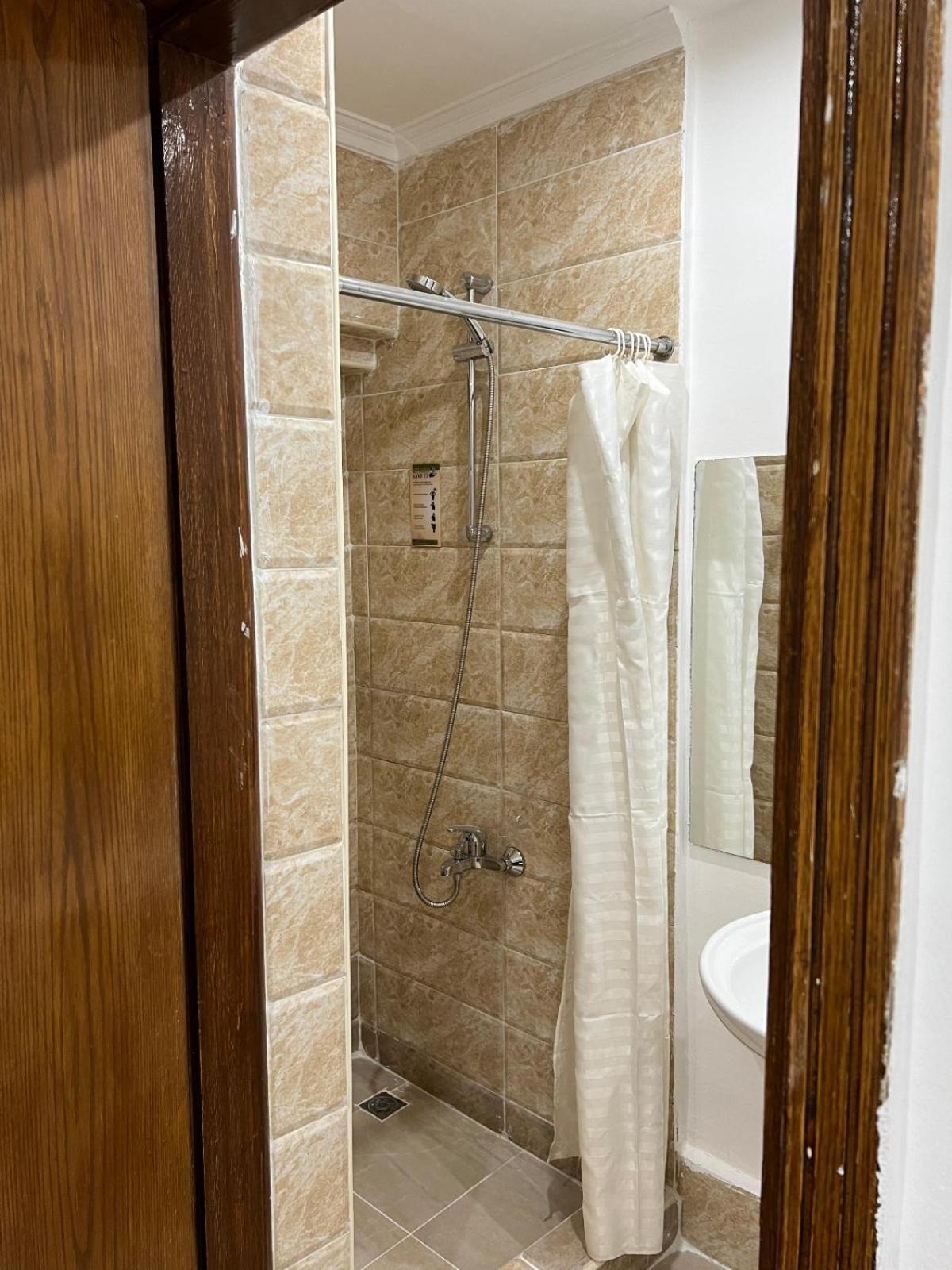 Lilly Rooms And Studio Hurghada Exteriör bild