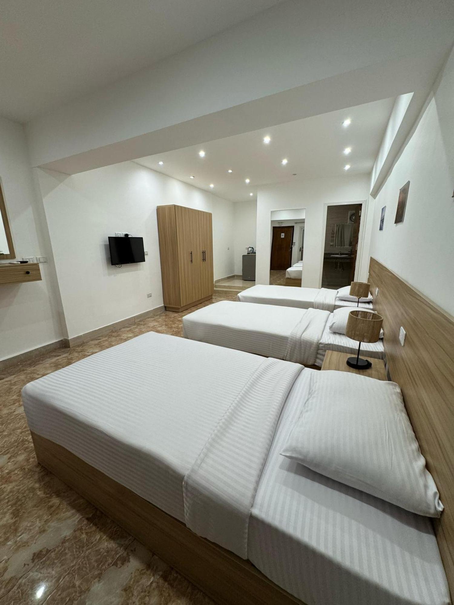 Lilly Rooms And Studio Hurghada Exteriör bild